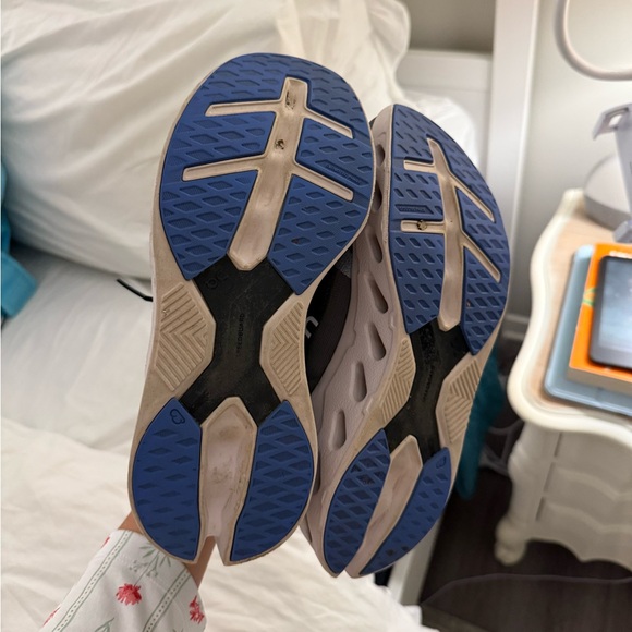 Women’s On Cloud Tennis Shoes - Picture 5 of 6